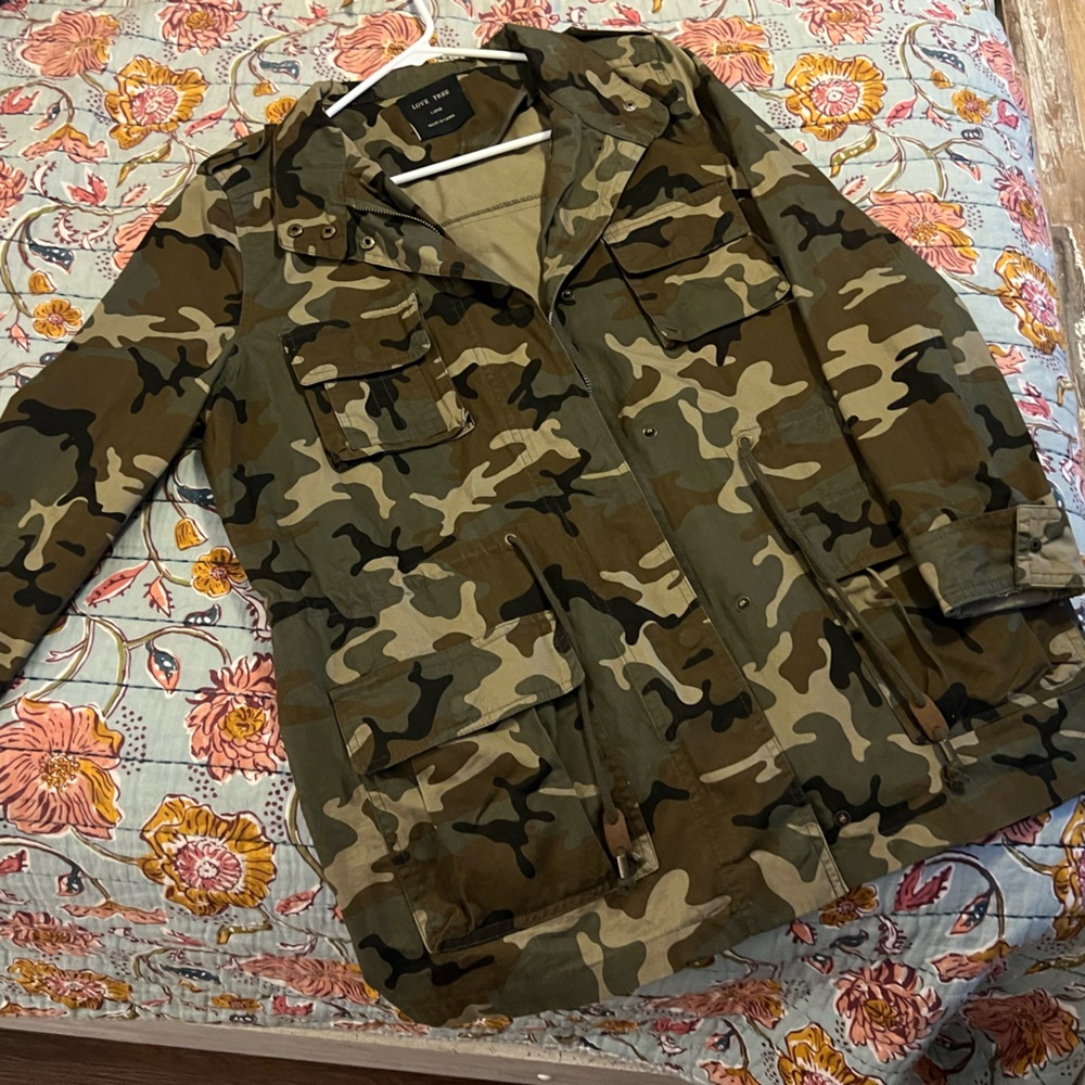 Super comfortable Love Tree camo jacket.